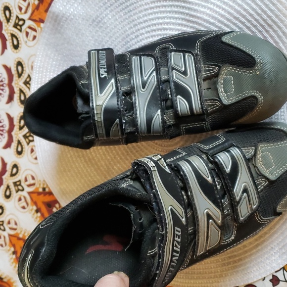 Specialized cycling shoes GUC SZ 7.5 US 40EU Black w/reflective visibility patch - Picture 1 of 6